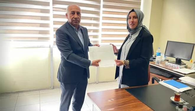 MHP Van İl Başkanı Güngöralp mazbatasını aldı