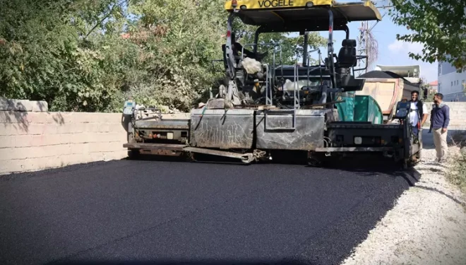Altıntepe Mahallesi'nde asfalt serimi yapıldı