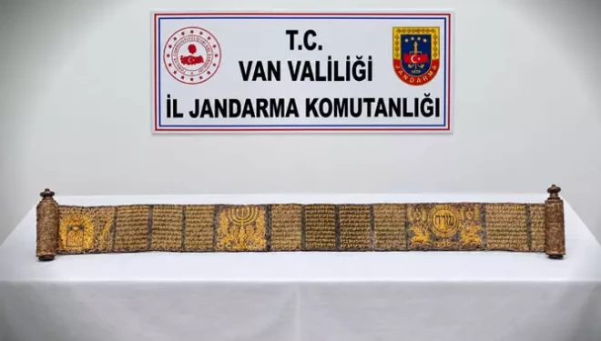 Üzerinde İbranice yazılar bulunan