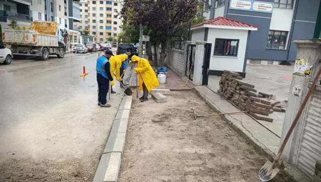 İpekyolu Belediyesi kent merkezindeki yol ve alt yapı çalışmalarını sürdürüyor