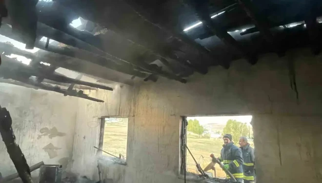 Van’da ev yangını