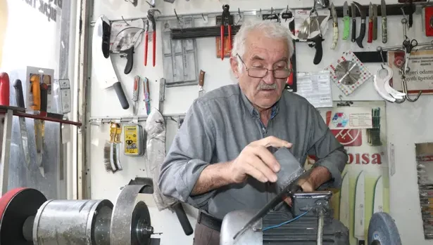 Baba mesleği bileyiciliği 60 yıldır sürdürüyor