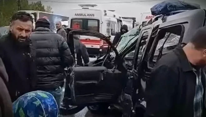 Van’da tırla hafif ticari araç çarpıştı: 2 yaralı