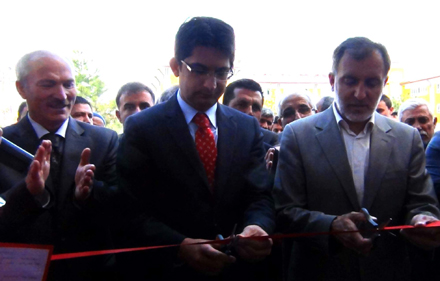 Kaymakam ve Başkan Erciş'te  Çİğ köfte Şubesi açtı