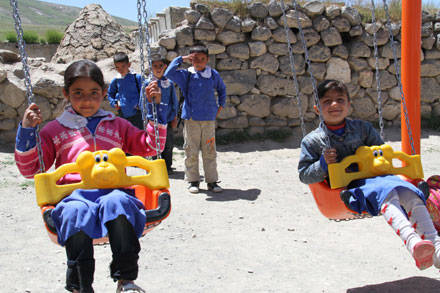  İzmir’den Muradiye'ye Okula Güzel Hediyeler 