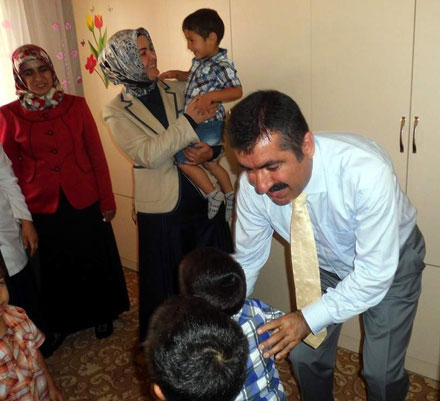 Vali Doğan Sevgi Evleri’nde kalan çocukları ziyaret etti