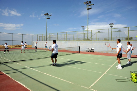 YYÜ'da 1 Kademe Tenis  Antrenörü Kursu Başladı
