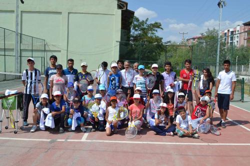 Van'da Ücretsiz Tenis Kursları Devam Ediyor