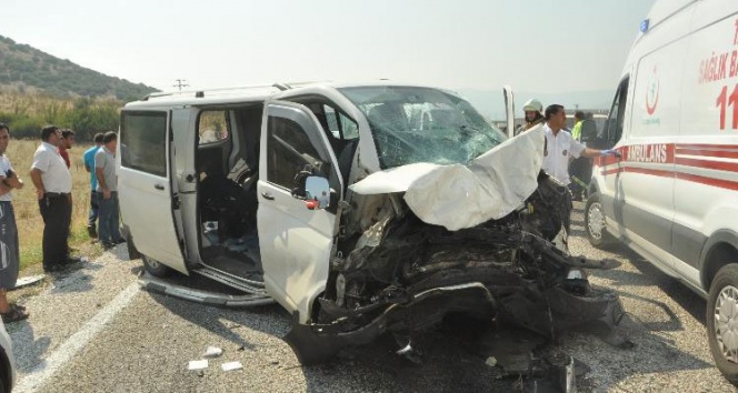 İzmir'de kaza: 4 ölü, 6 yaralı