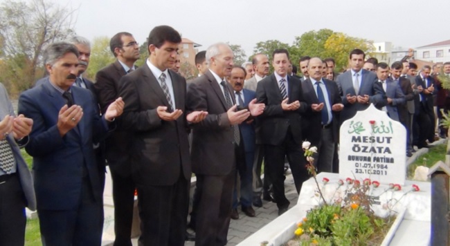 Depremde Hayatını Kaybeden Öğretmenler İçin Anma
