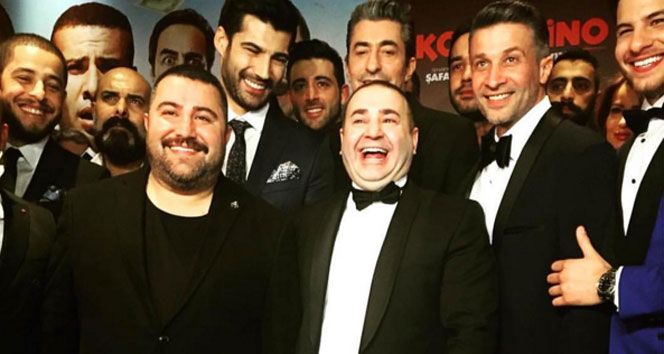 Ünlü komedyen Şafak Sezer yeni filmi Kolpaçino 3'ün galasını yaptı.