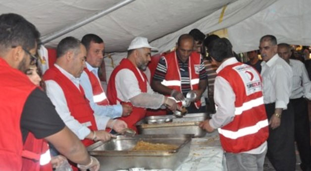 Kızılay Van Şube Başkanlığı tarafından helva dağıtımı