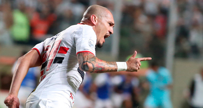 Galatasaray Maicon'u duyurdu