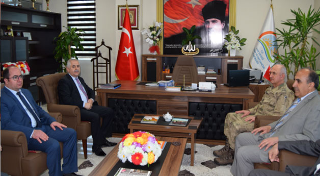 Korgeneral Karataş’tan Müdür Görentaş’a ziyaret