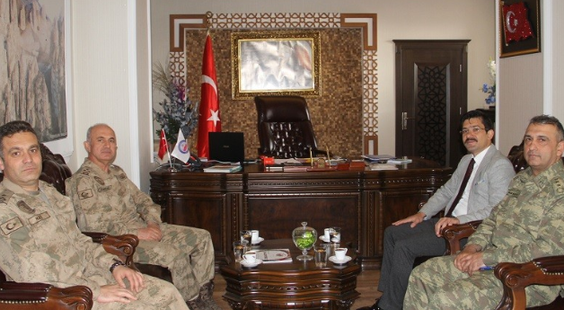Korgeneral Karataş’tan Kaymakam Öztürk’e ziyaret