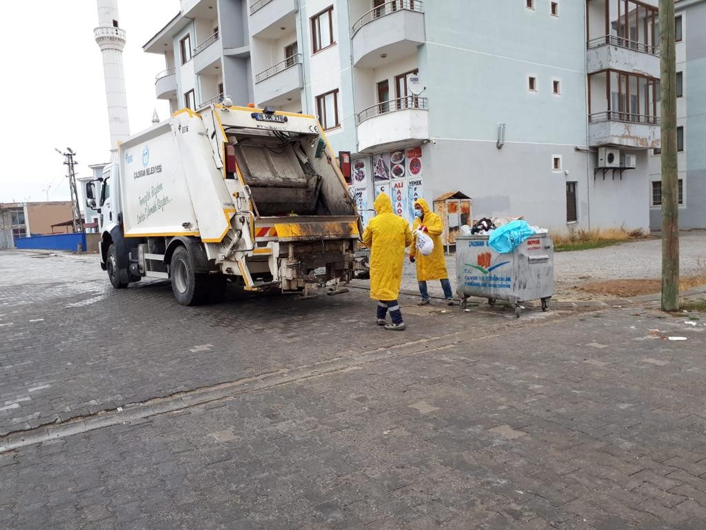On ayda 5 bin kamyon çöp toplandı
