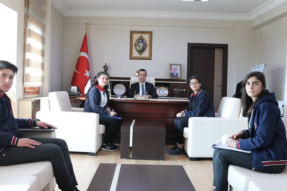 Öğrenciler, Kaymakam Vardar ile röportaj yaptı