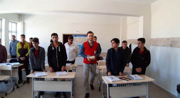 Kızılay heyetinden öğrencilere ziyaret
