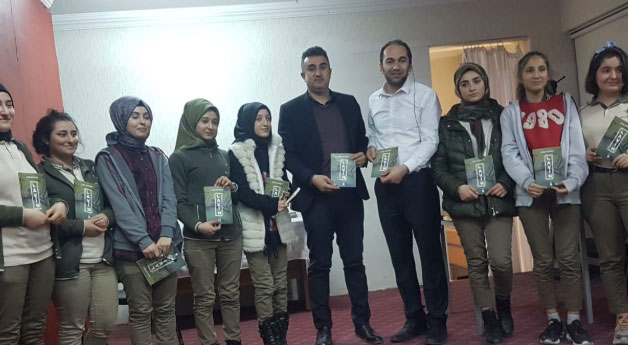 Orhan Veli oyunu Edremit Meslekî Teknik Anadolu Kız Lisesi’nde sahnelendi
