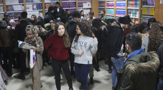 Van’da kaynak kitap yazarları öğrencilerle buluştu