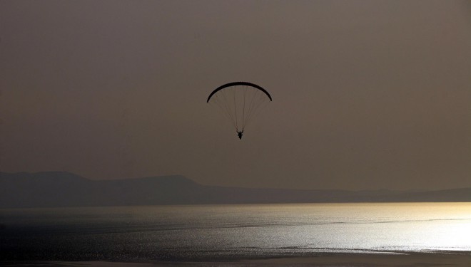 Van Gölü kıyıları, yamaç paraşütçülerin yeni adresi oldu