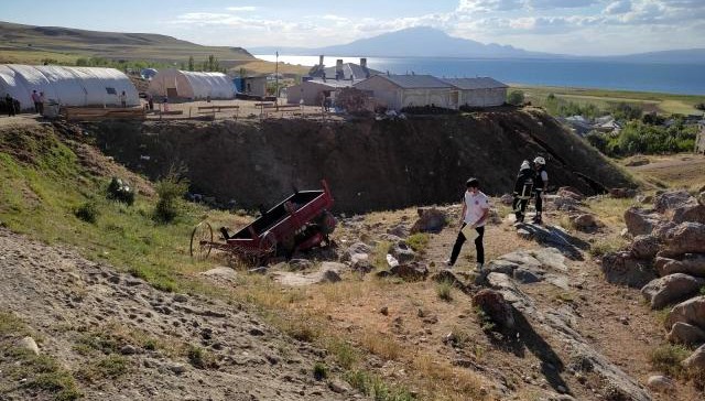 Kontrolden çıkan traktör uçuruma yuvarlandı: 1 ölü