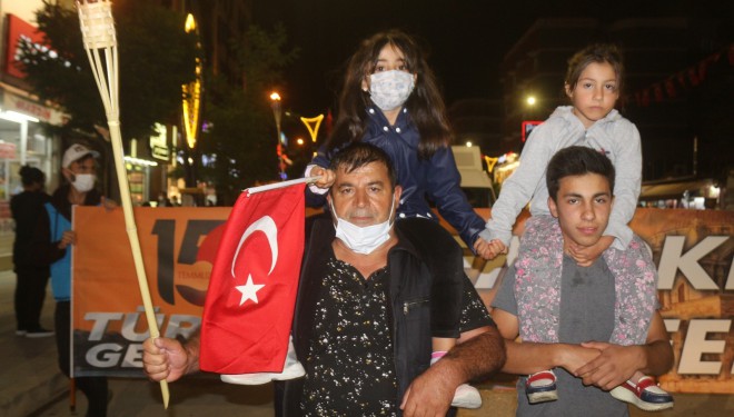 Van’da meşaleli 15 Temmuz yürüyüşü