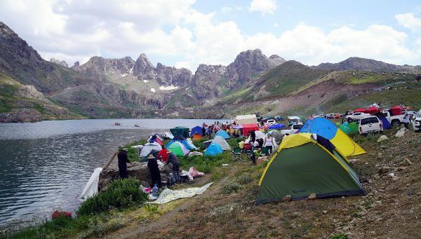 Cilo Sat Dağları doğaseverleri cezbetti