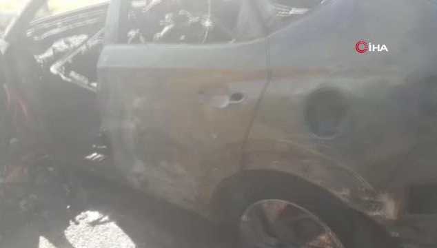 Seyir halindeki otomobil alev alev yandı (VİDEO)