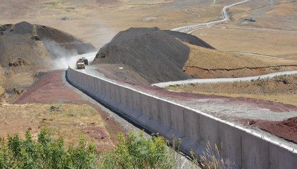 295 kilometrelik sınır hattının tamamına duvar örülecek (VİDEO)
