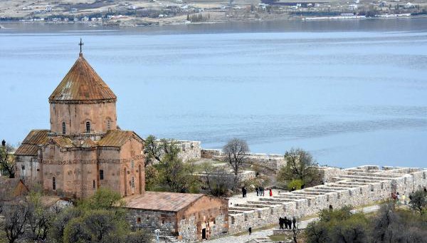 Akdamar Adası'ndaki ayine bu yıl da sınırlı sayıda kişi katılacak