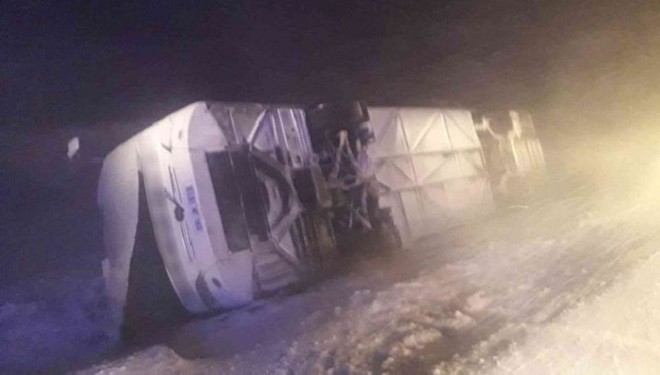 Van'dan yola çıkan iki otobüs tipi ve fırtına nedeniyle devrildi: 35 yaralı!