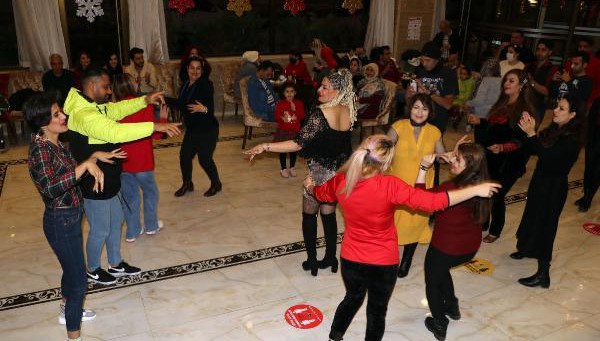 Van'a gelen İranlılar, en uzun gece 'Şeb-i Yelda'yı kutladı