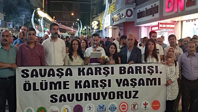 Van’da Sanat Sokağı'nda meşaleli yürüyüş düzenlendi