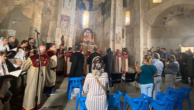 Akdamar Kilisesi’nde, ilk kez protokolsüz ayin gerçekleşti (VİDEO)