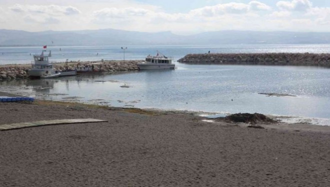 Van Gölü'nde su seviyesinin azalması balıkçıları endişelendirdi!