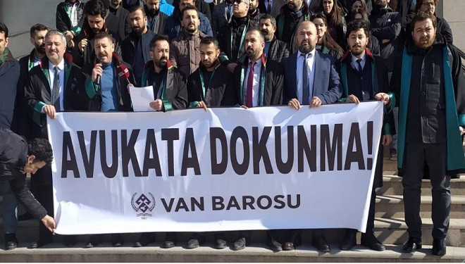 Van’da avukata yönelik şiddet protesto edildi