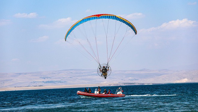 Van'da Yamaç Paraşütü ve Paramotor Şampiyonası Başladı