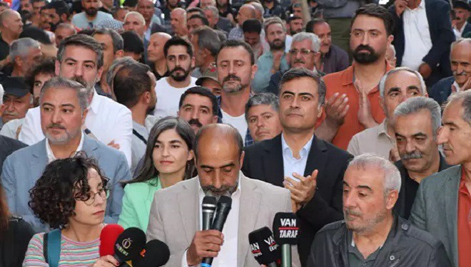 Hakkari Belediyesi'ne kayyım atanması, Van'da protesto edildi