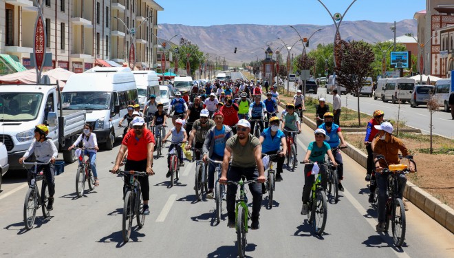 Gürpınar'da "Su Hayattır" Temasıyla Pedallar Çevrildi (FOTO)