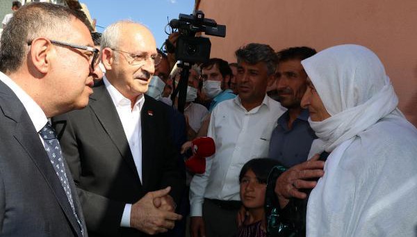 Kılıçdaroğlu, Van'da selden zarar gören vatandaşlara söz verdi