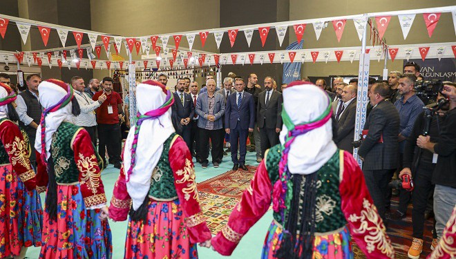 Van Turizm ve Seyahat Fuarı yoğun bir katılımla kapılarını açtı!