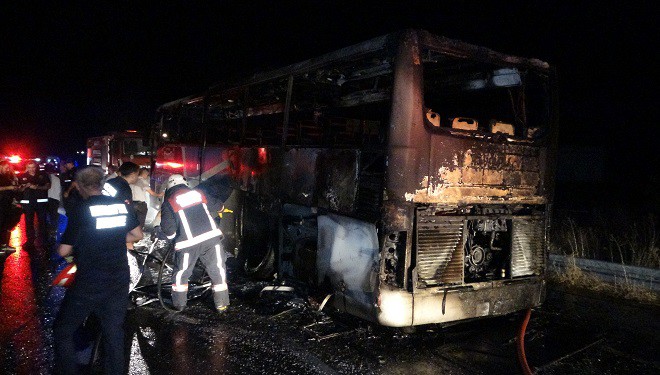 Van seferini yapan otobüs alev alev yandı!
