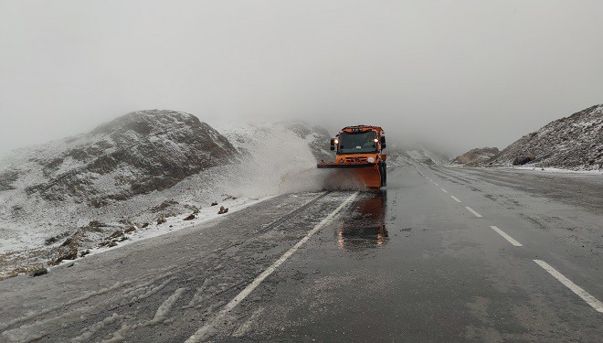 Türkiye'nin 3 bin rakımdaki en yüksek geçidi Karabet geçidine kış erken geldi