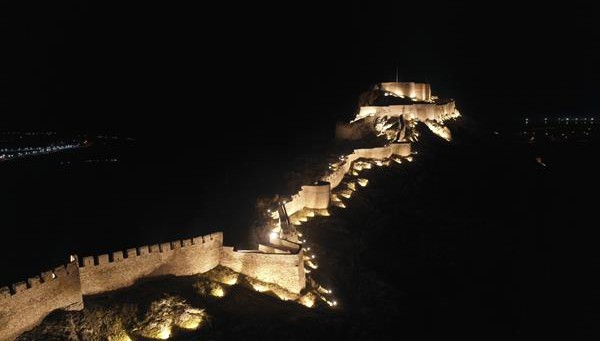 Van Kalesi yeni haliyle ışıl ışıl oldu