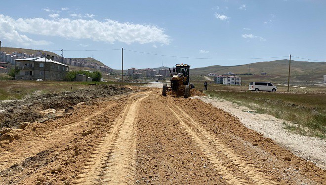 Edremit ‘te yol yapım çalışması birçok koldan eş zamanlı sürüyor 