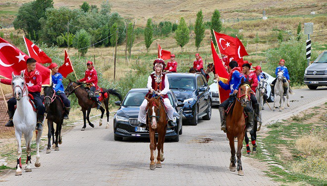 Erciş'te yaşayan Kırgız Türkleri 42. Yıl Kültür Şenliği düzenledi